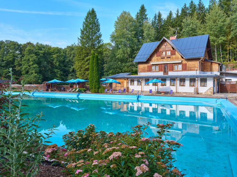 21-persoons chalet Krakonoš in Mladé Buky met open haard in Mladé Buky