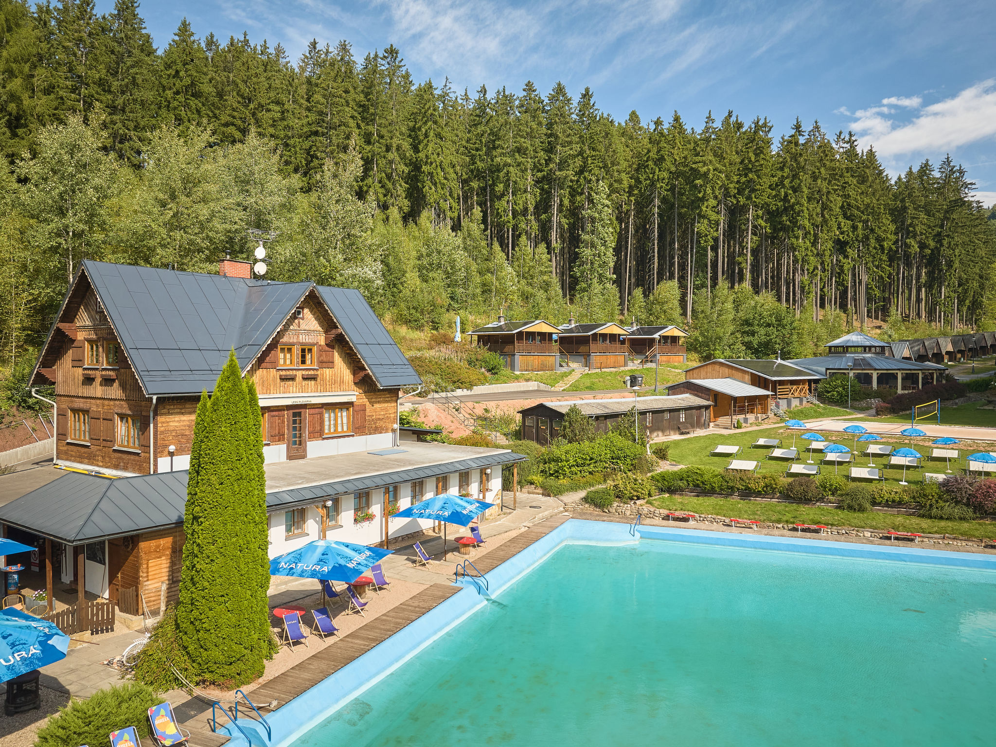 Luxe Timber Lodge & Pet Retreat-Buiten