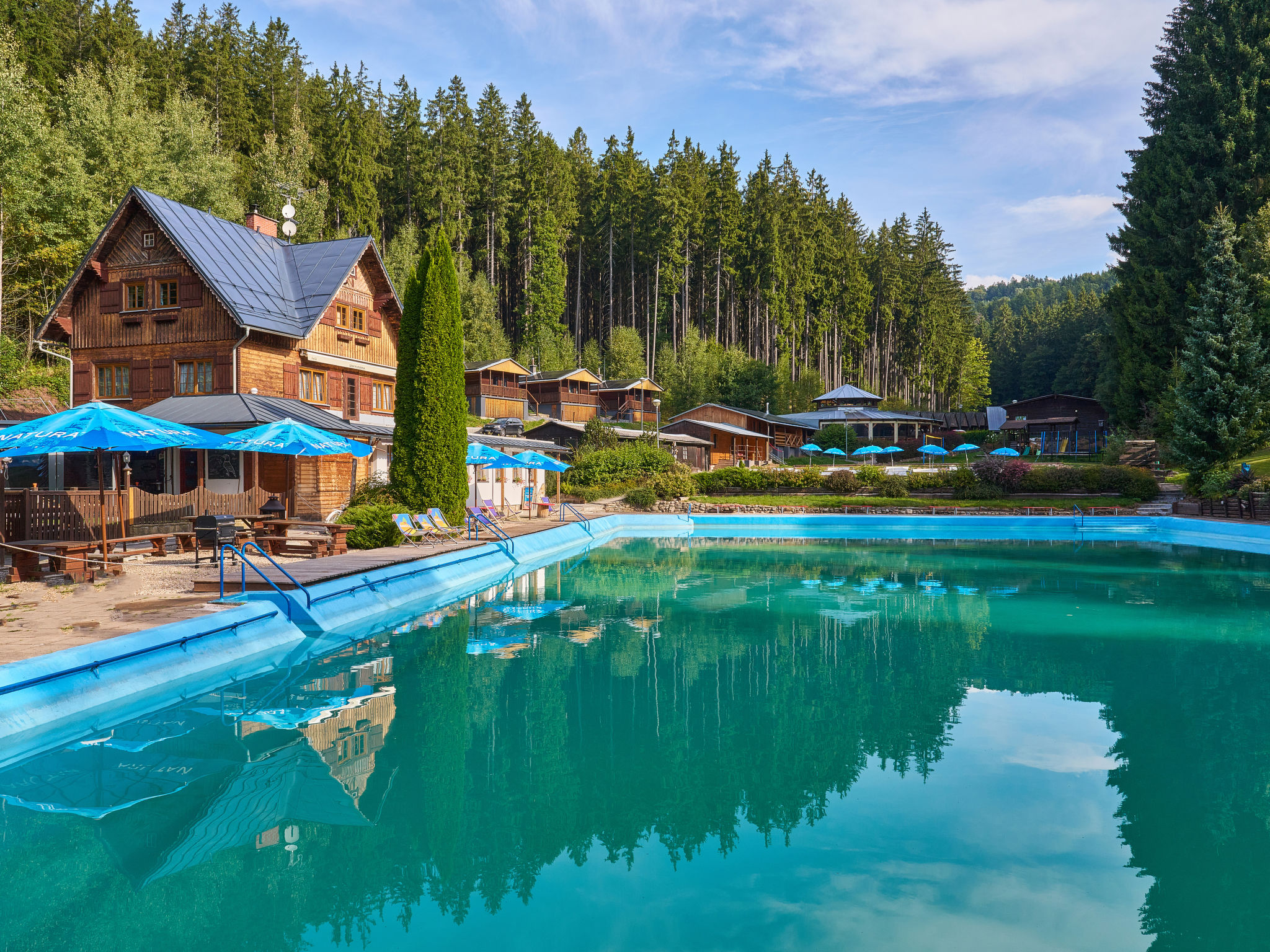 Luxe Timber Lodge & Pet Retreat-Buiten