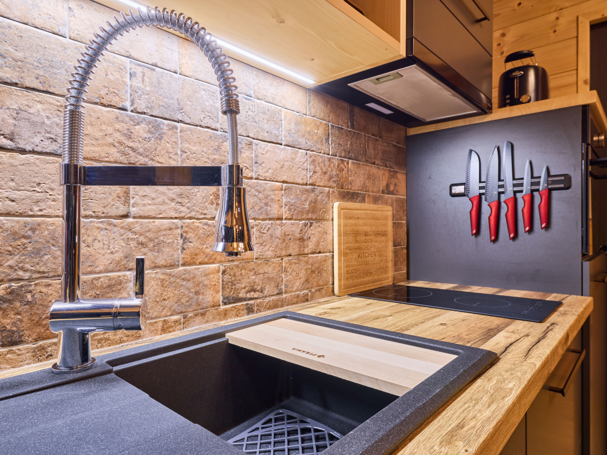 Chalet Luxe Timber Lodge & Relaxing Bath – Cuisine et coin repas, photo 16 sur 55