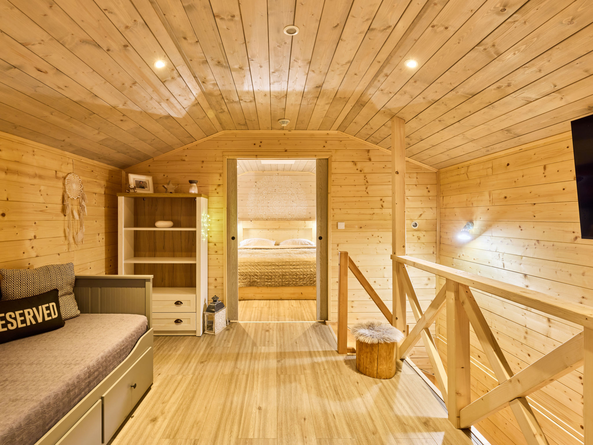 Luxe Timber Lodge & Yoga Loft aan de bosrand bij Mladé Buky - foto 24