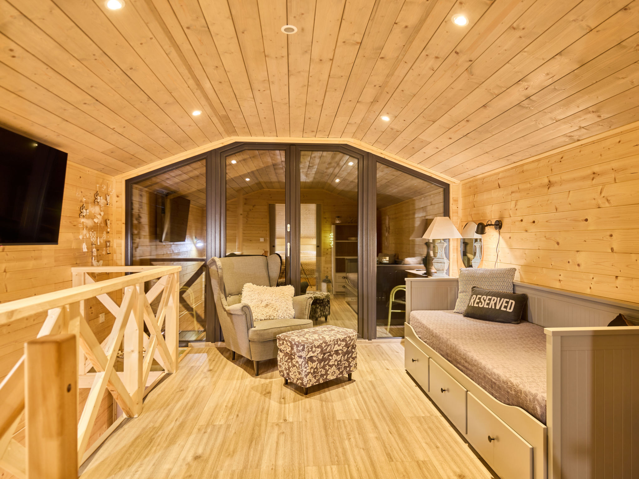 Luxe Timber Lodge & Yoga Loft aan de bosrand bij Mladé Buky - foto 25