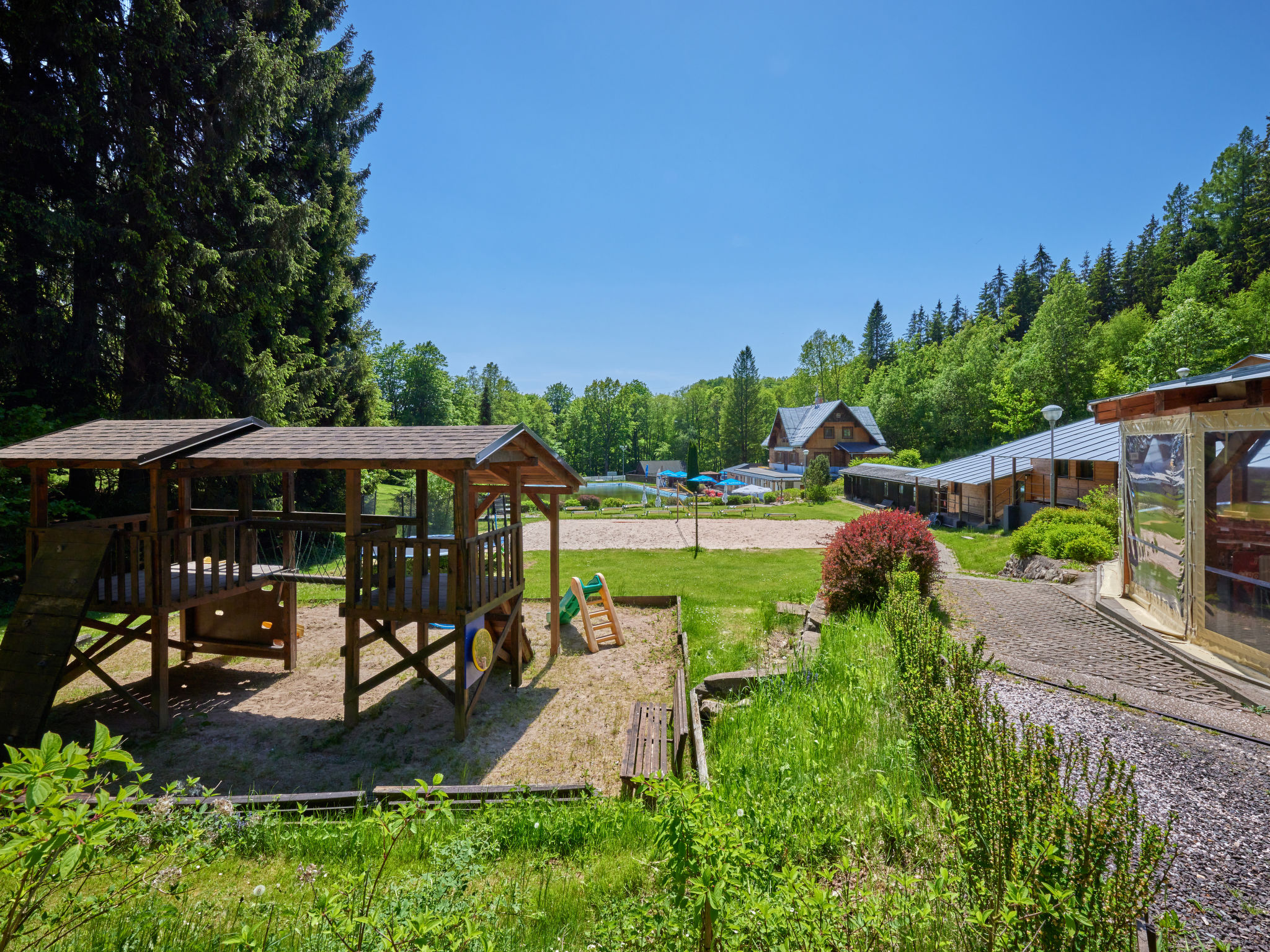 Luxe Timber Lodge & Yoga Loft aan de bosrand bij Mladé Buky - foto 40