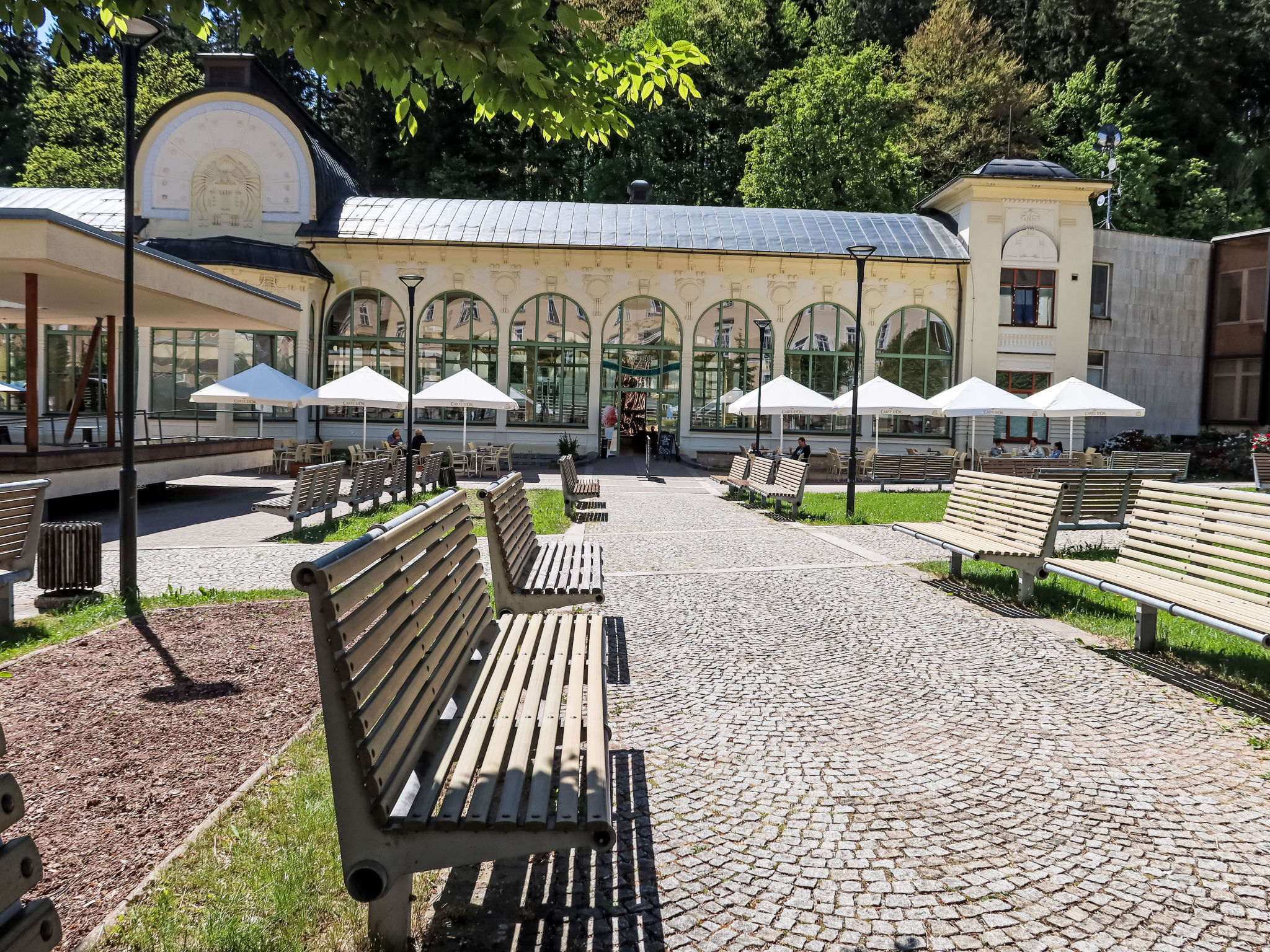 Sára - Omgeving