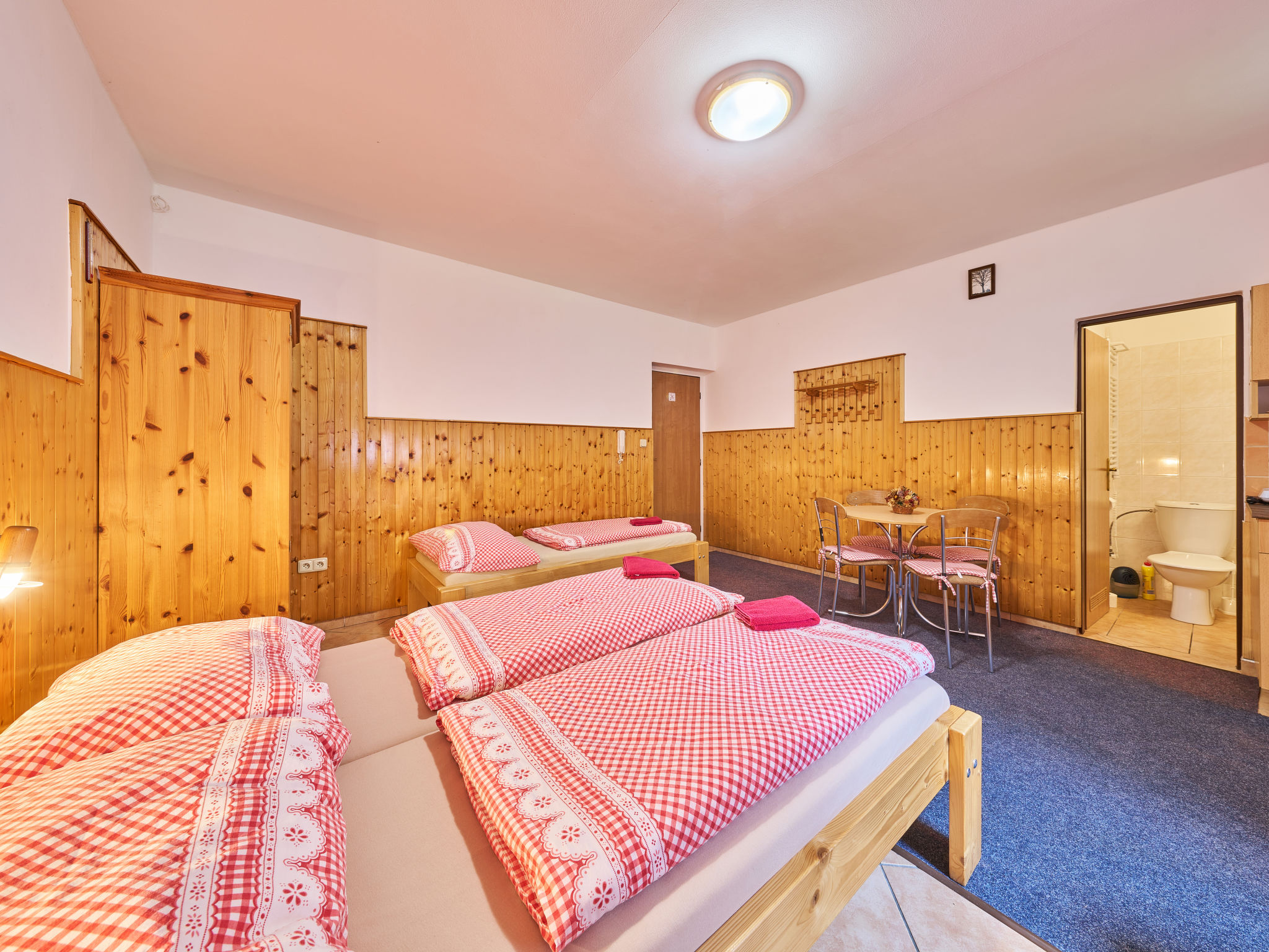 U Švýcarského dvora III-Inside