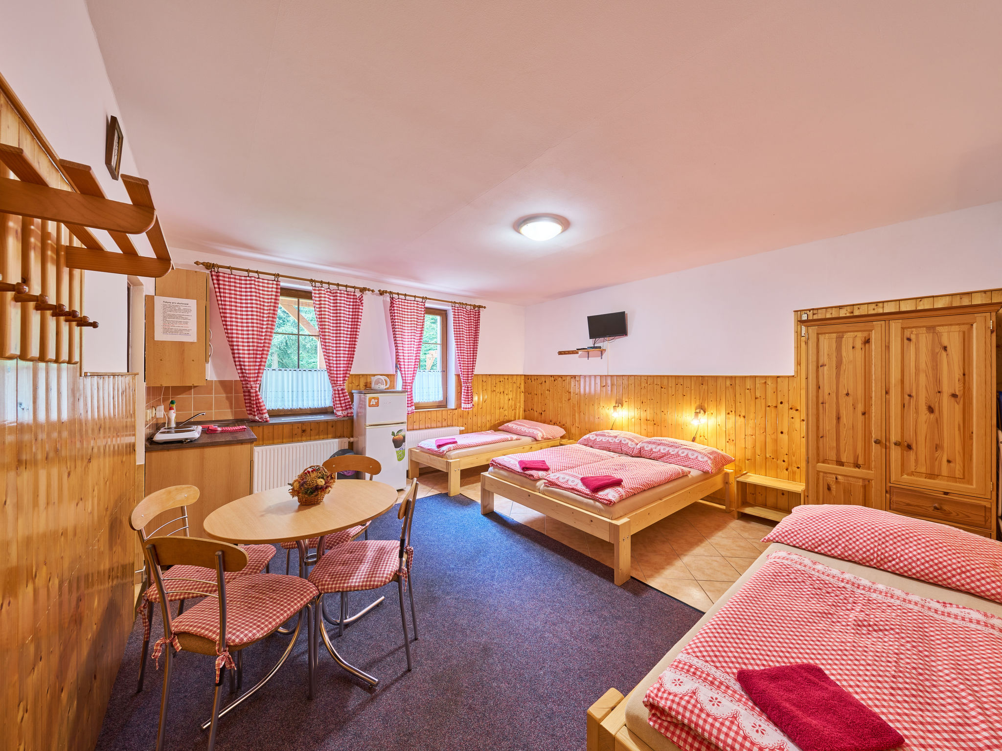 U Švýcarského dvora III-Inside