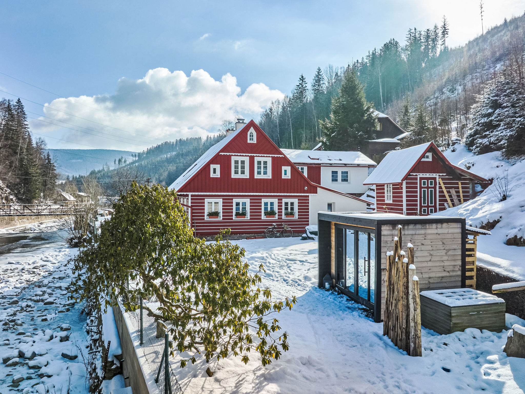 Charming Mountain Lodge & Wellness - Buiten