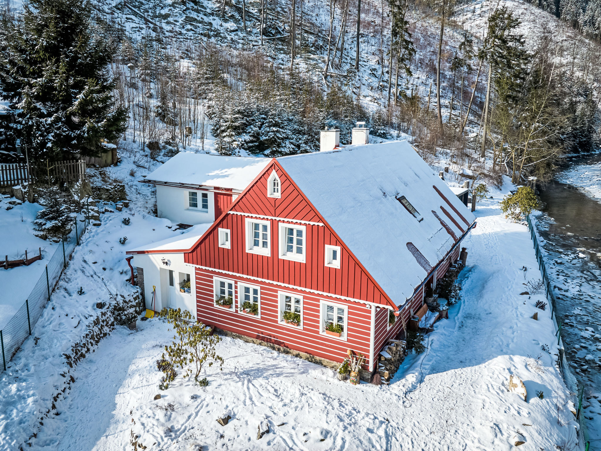 Charming Mountain Lodge & Wellness - Buiten