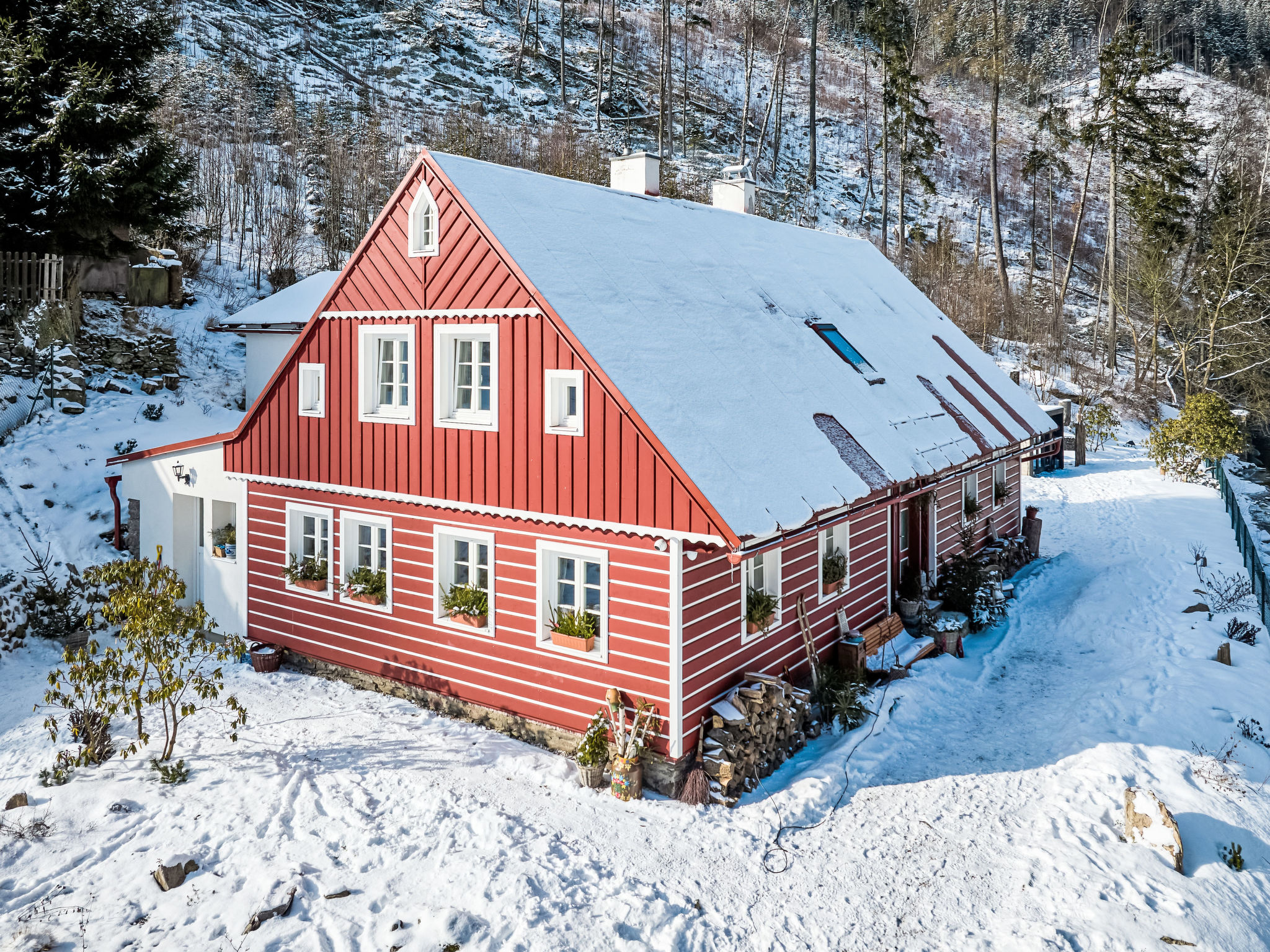 Charming Mountain Lodge & Wellness - Buiten