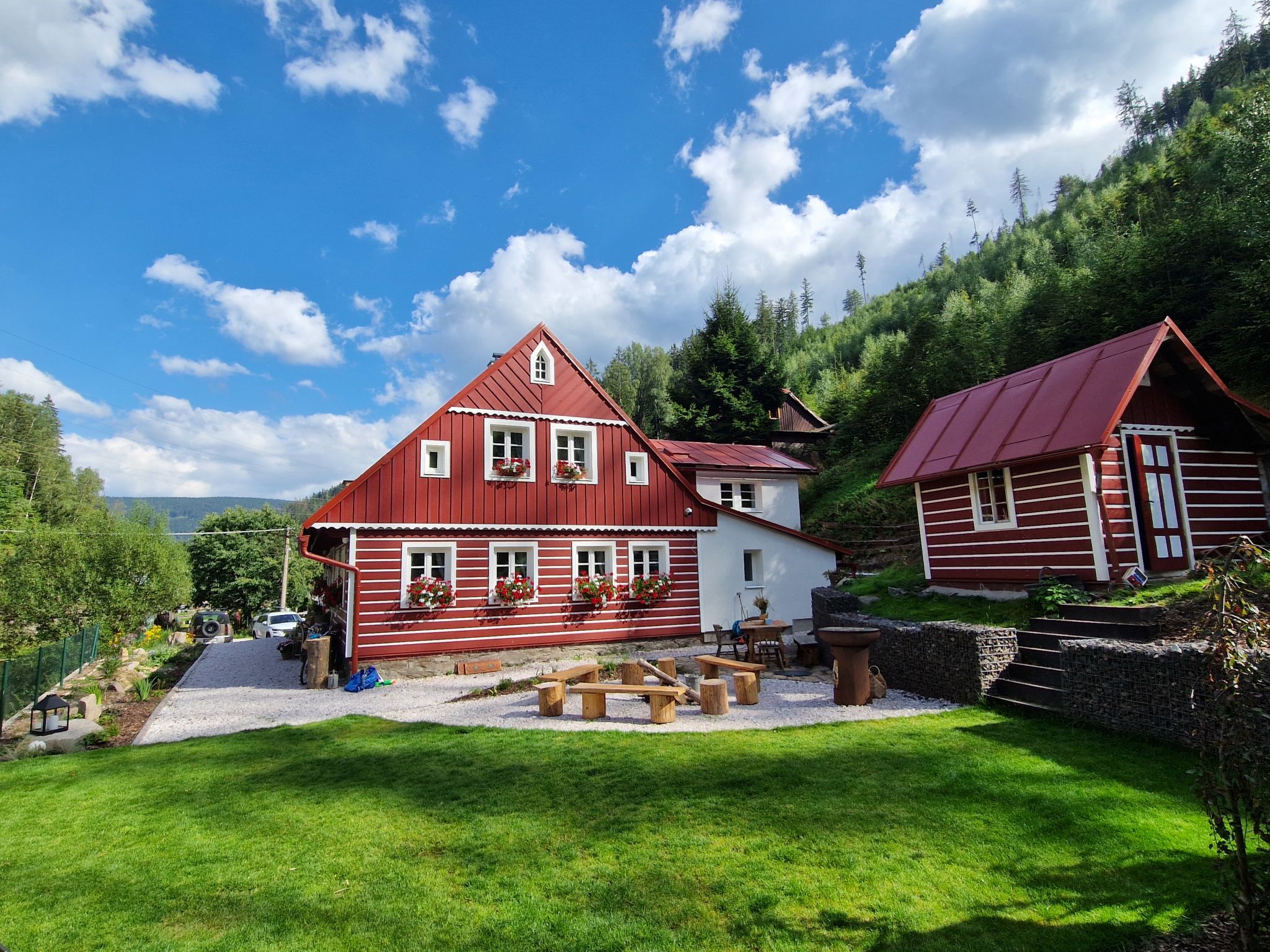 Charming Mountain Lodge & Wellness - Buiten