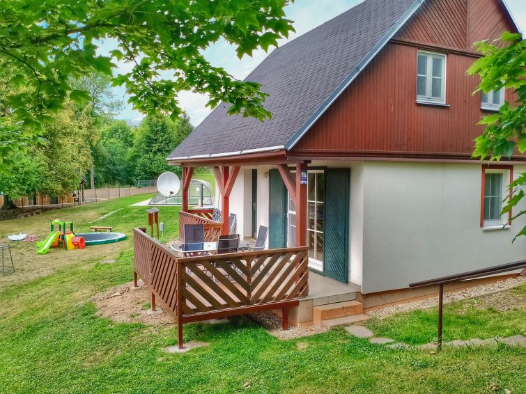 Huis 4-kamers 100 m2 op 2 verdiepingen. Licht, comfortabel en gezellig ingericht: open woonkamer met Sat-TV. Uitgang naar het terras. Keuken (oven, afwasmachine, 4 keramische glas kookplaten, broodroo..