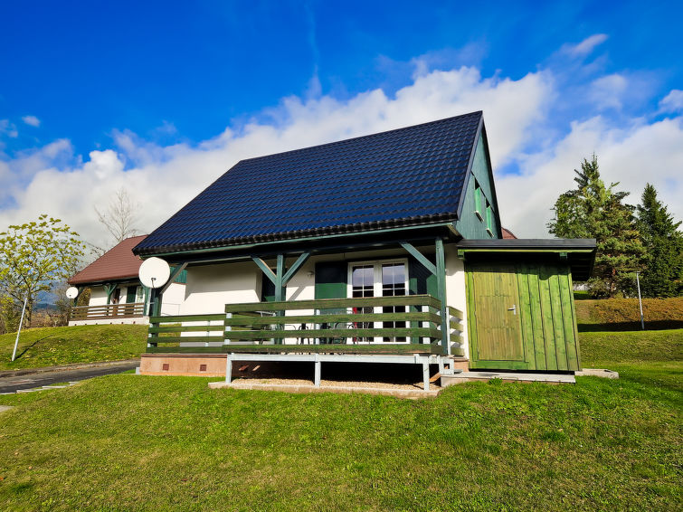 Chalet 4-kamers 100 m2 op 2 verdiepingen. Licht, comfortabel en gezellig ingericht: open woonkamer met Sat-TV. Uitgang naar het terras. Keuken (oven, afwasmachine, 4 keramische glas kookplaten, broodr..