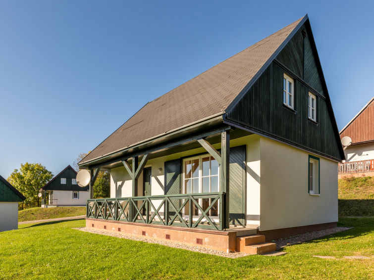 Huis 4-kamers 100 m2 op 2 verdiepingen. Licht, comfortabel en gezellig ingericht: open woonkamer met Sat-TV. Uitgang naar het terras. Keuken (4-pits kookplaat, waterkoker, magnetron, diepvriezer) met ..