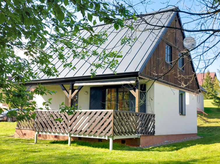 Huis 4-kamers 100 m2 op 2 verdiepingen. Licht, comfortabel en gezellig ingericht: open woonkamer met Sat-TV. Uitgang naar het terras. Keuken (oven, afwasmachine, 4 keramische glas kookplaten, broodroo..