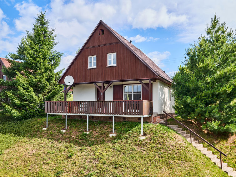 6-persoons vakantiehuis met verwarmd zwembad in Černý Důl/Čistá · 3 slk in Cerny Dul/Cista