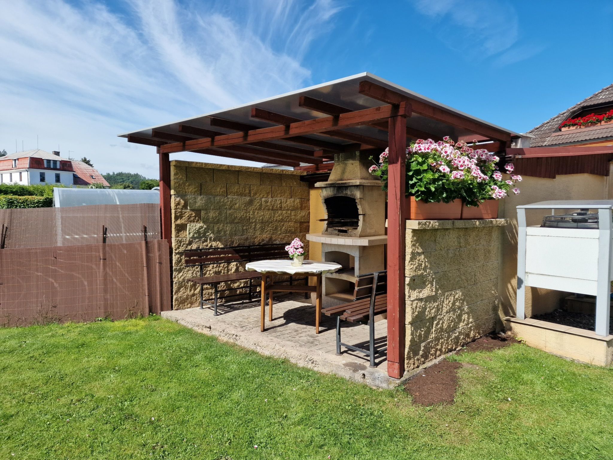 Mit Garten und Pools-Binnen