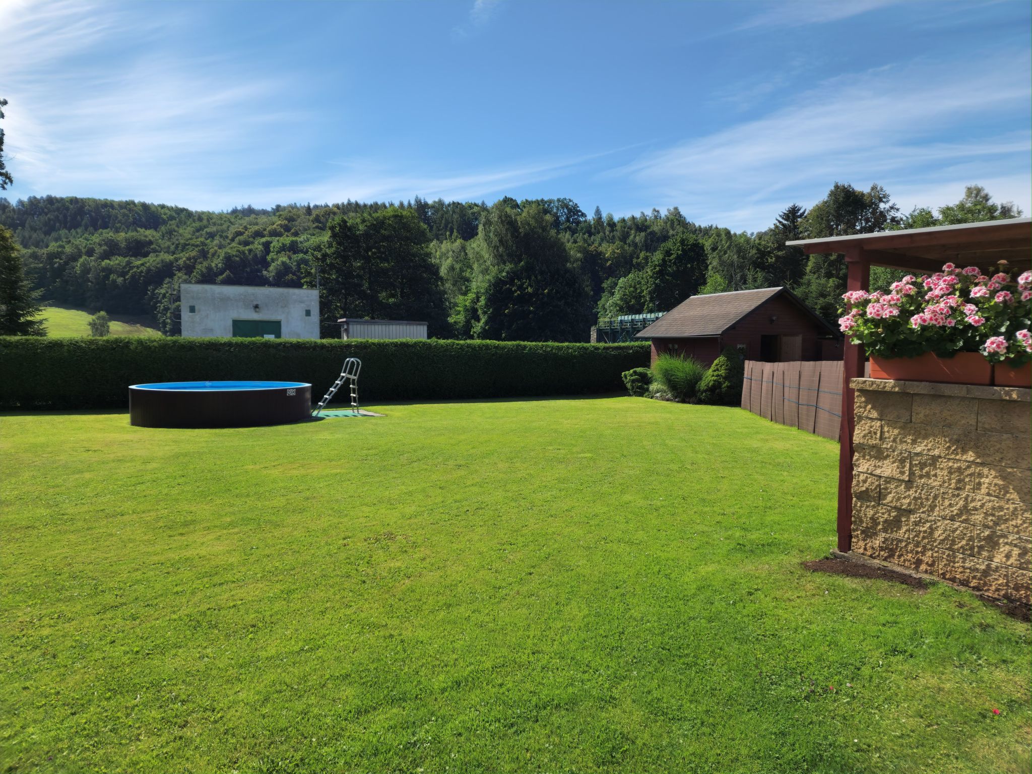 Mit Garten und Pools-Binnen