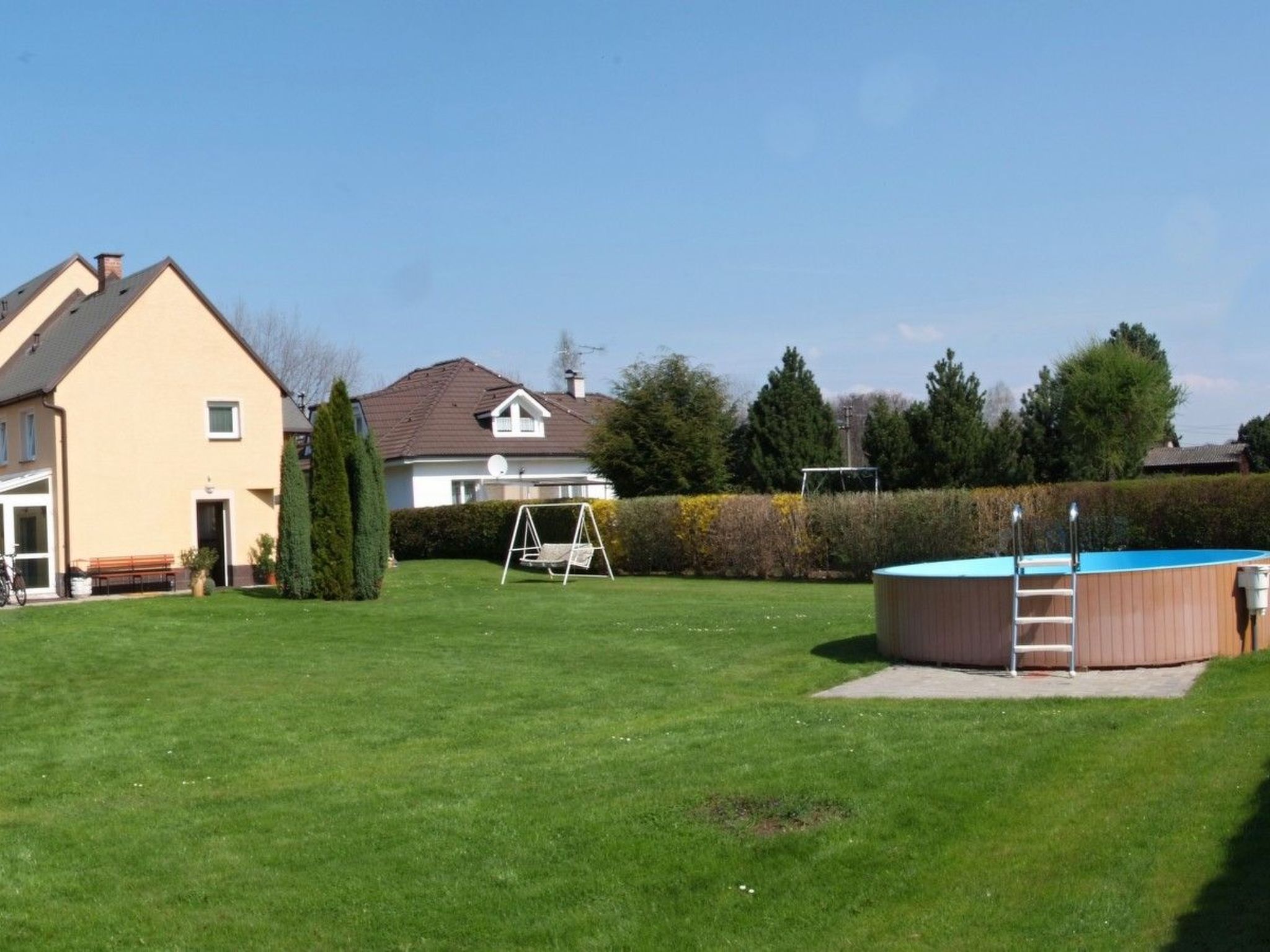 Mit Garten und Pools-Binnen