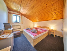 Ruim landhuis voor 21 personen aan de bosrand bij Adršpach - thumbnail 3