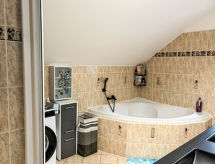Ruim vrijstaand huis voor 8 aan de voet van de Hostýn, met hot tub - thumbnail 4