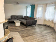 Ruim vrijstaand huis voor 8 aan de voet van de Hostýn, met hot tub - thumbnail 6