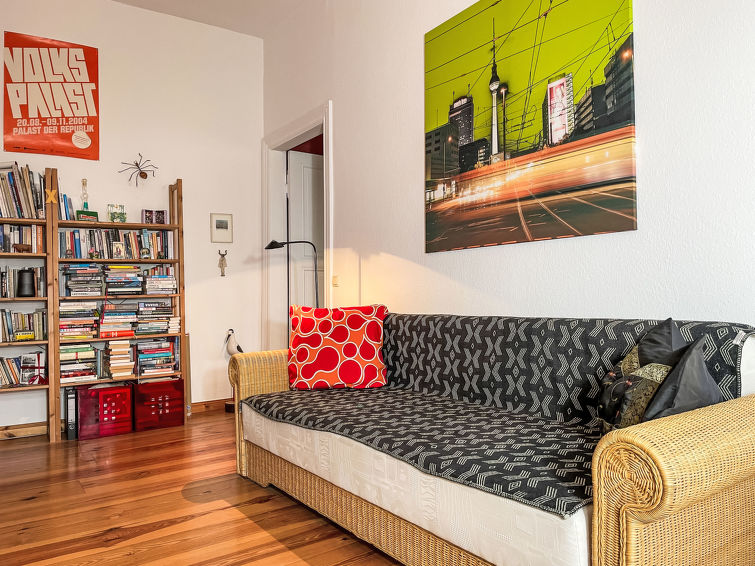 "Regenbogen", appartement 2-kamers 78 m2 op de 4e verdieping. Ruim en licht, gezellig ingericht: woon-/slaapkamer met 1 divanbed (140 cm, lengte 200 cm), eettafel en Sat-TV (Flatscreen TV). Uitgang na..