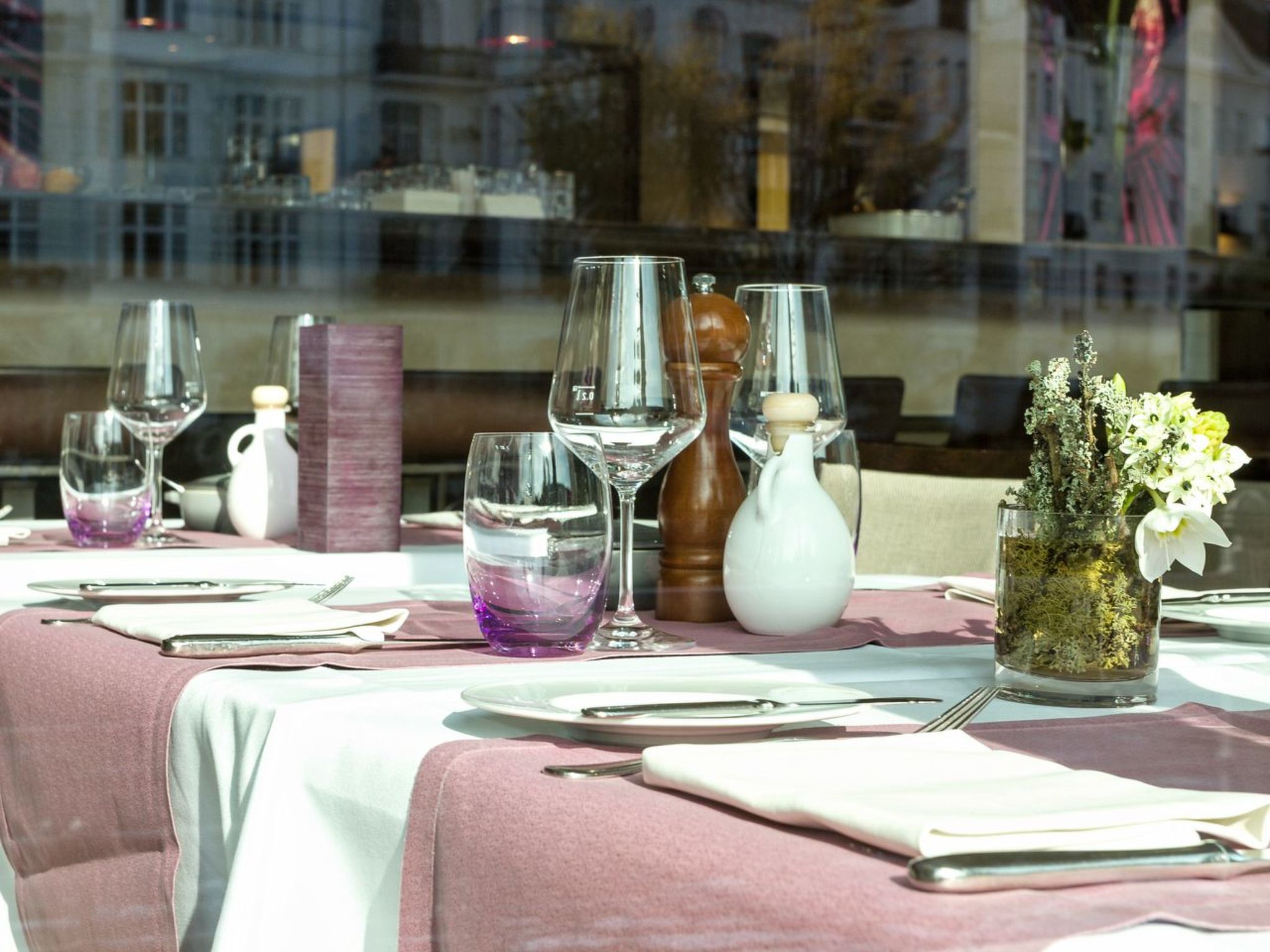 In Berliner Innenstadt, Siegessäule-Nähe-Drinnen