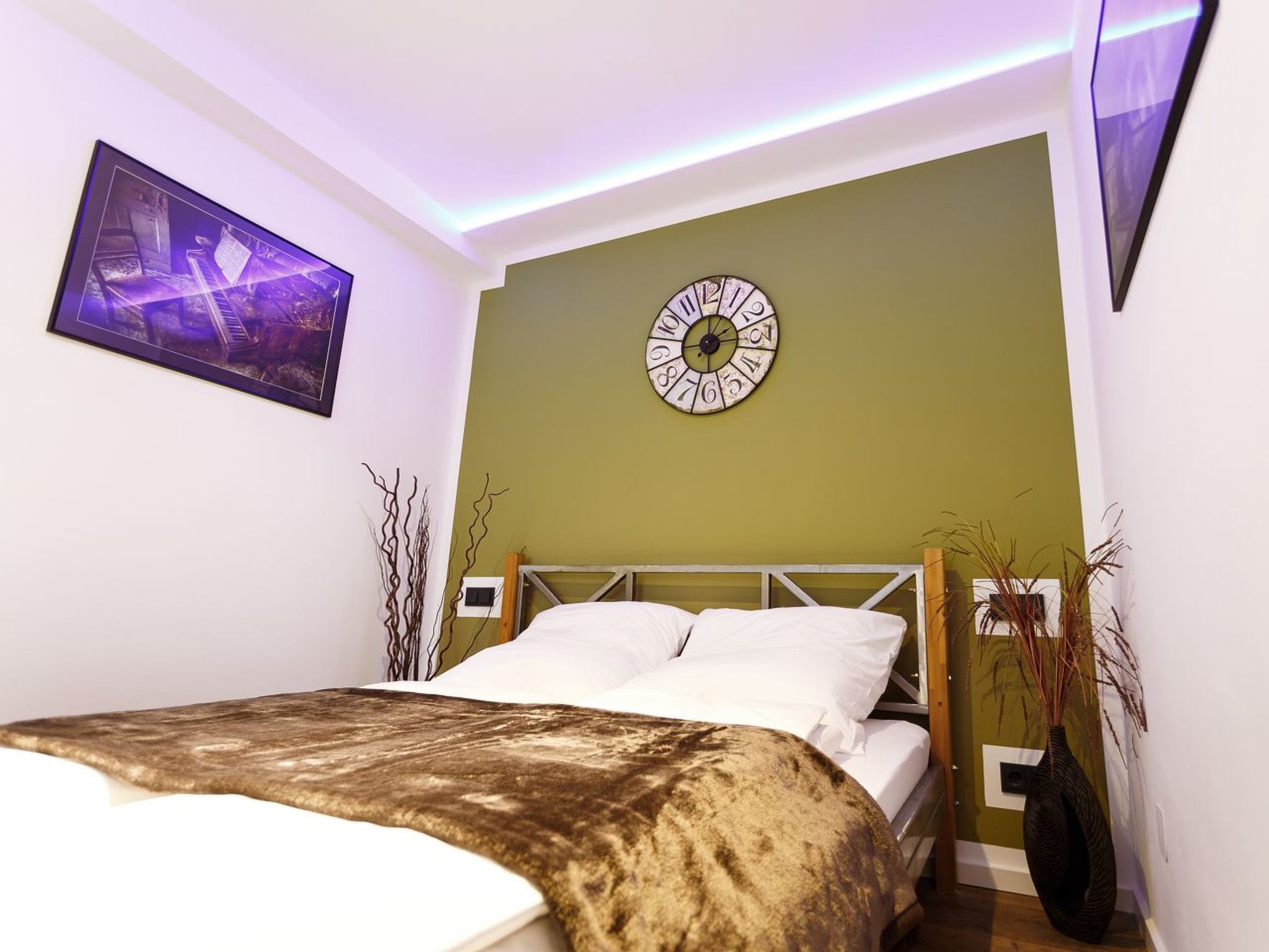 In Berliner Innenstadt, Siegessäule-Nähe-Drinnen