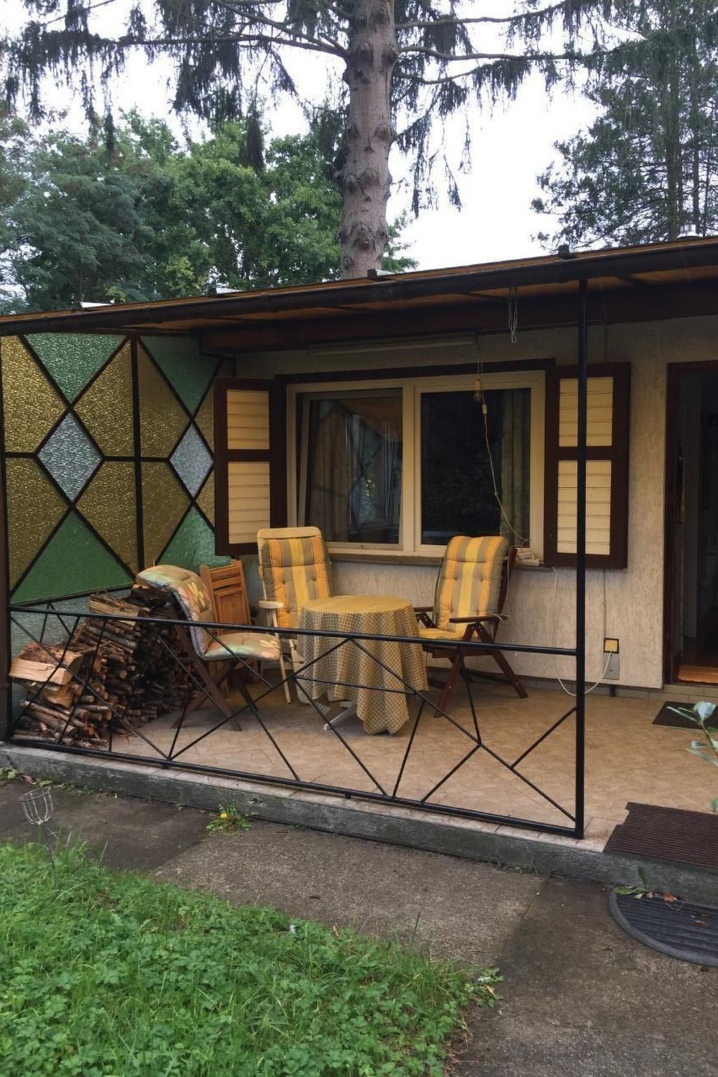 Datscha im Grünen-Draußen