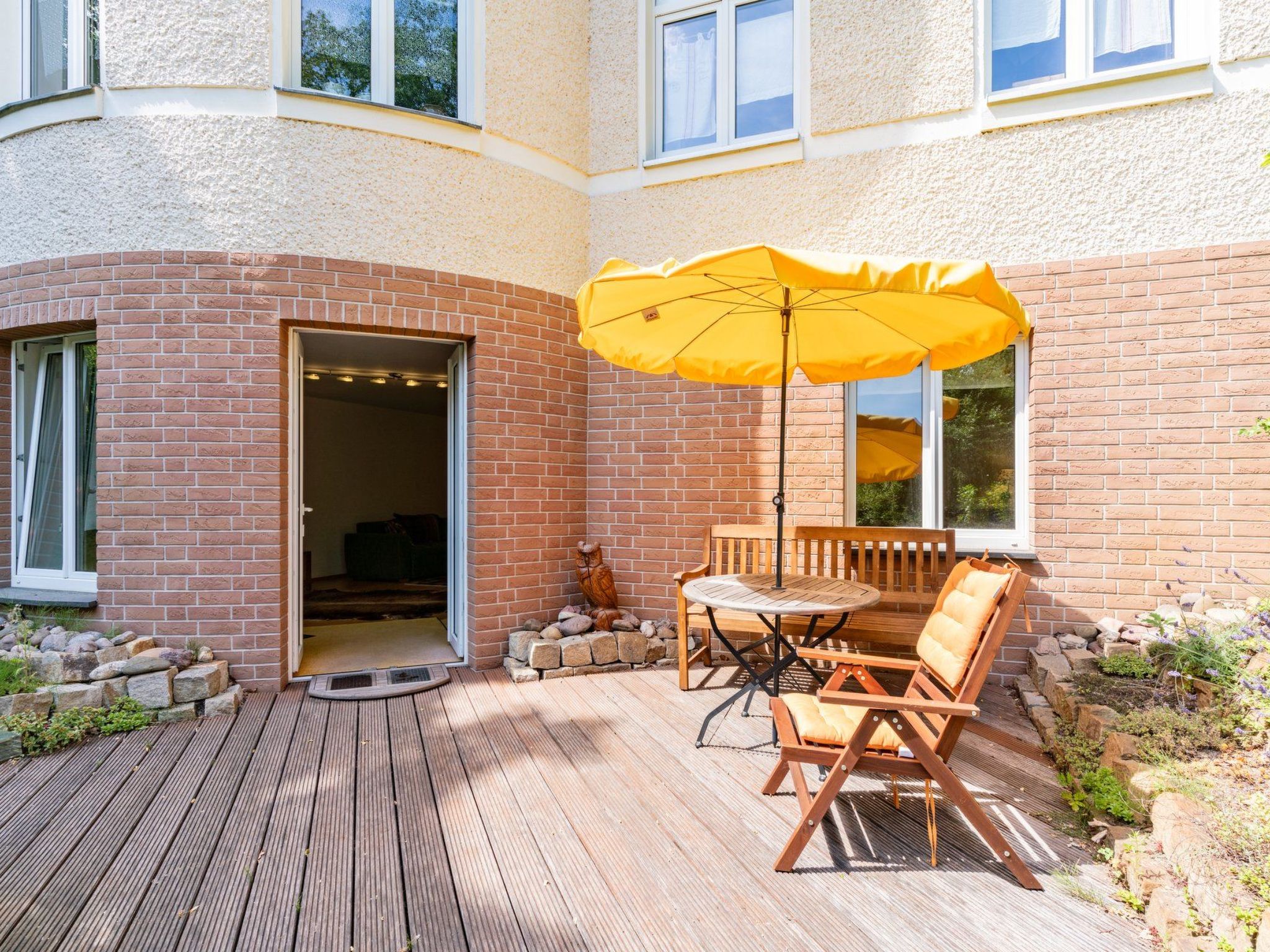 Modern and comfortably furnished non-smoking holiday flat in the basement of a city villa. It is accessible at ground level via a separate entrance. 2 terraces invite you to linger and offer a relaxin..