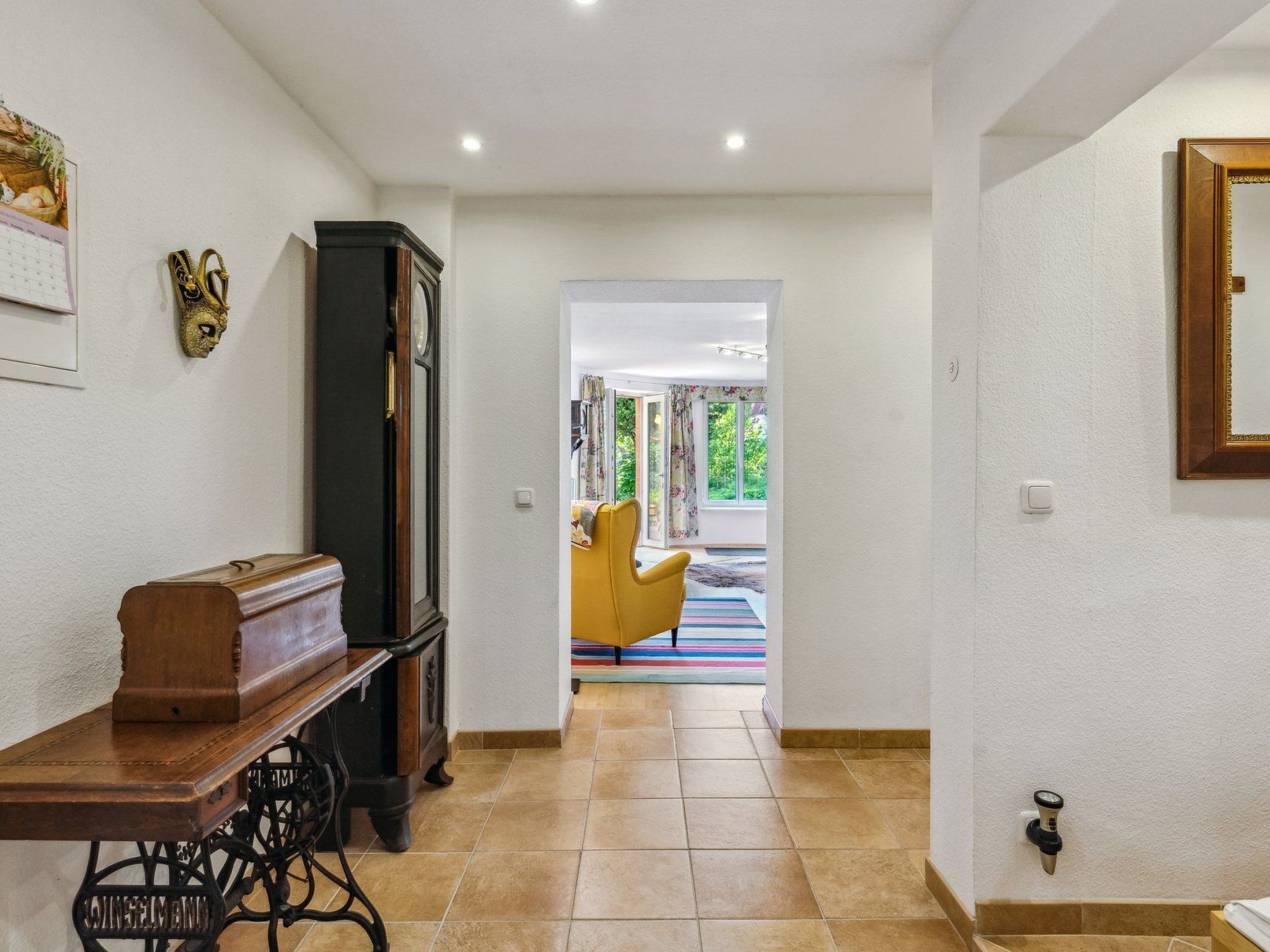 In Karlshorst mit Terrasse-Drinnen