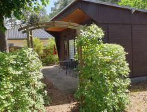 Holz-Bungalow mit Terrasse