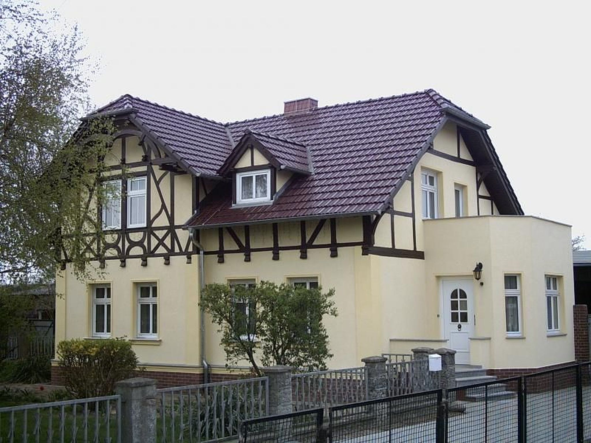 Mit zwei Doppel- und einem Einzelzimmer, Essküche, Vollbad und Balkon