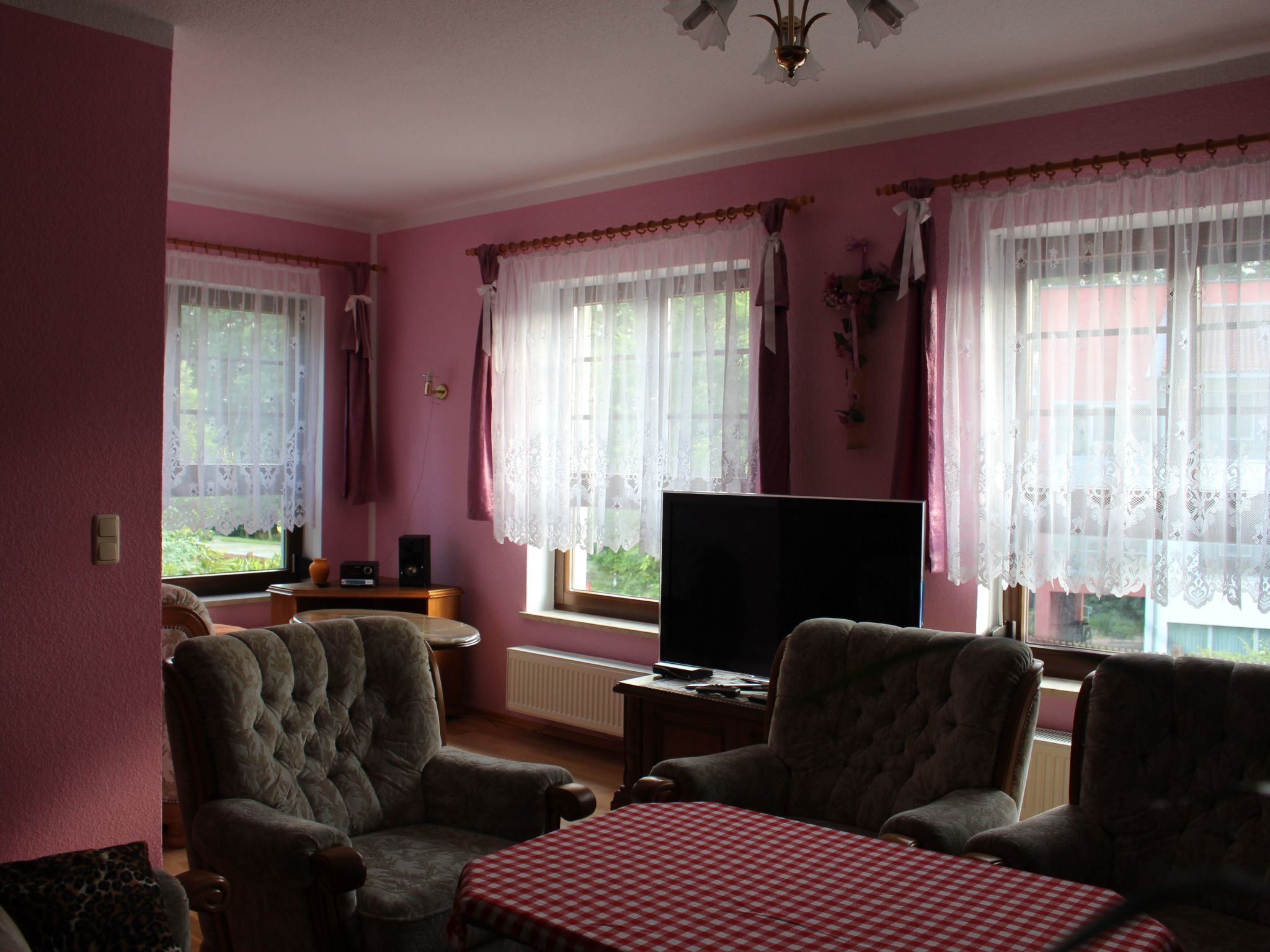 Geräumige Ferienwohnung mit Terrasse, in günstiger zentraler Lage in der Oberla-Drinnen