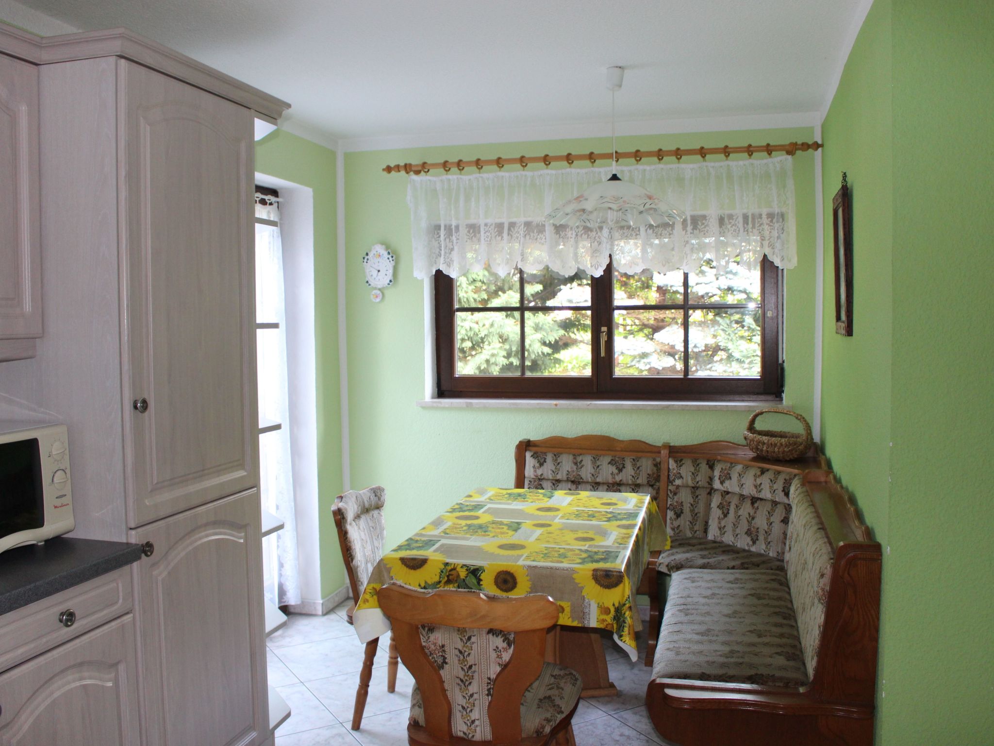 Geräumige Ferienwohnung mit Terrasse, in günstiger zentraler Lage in der Oberla-Drinnen