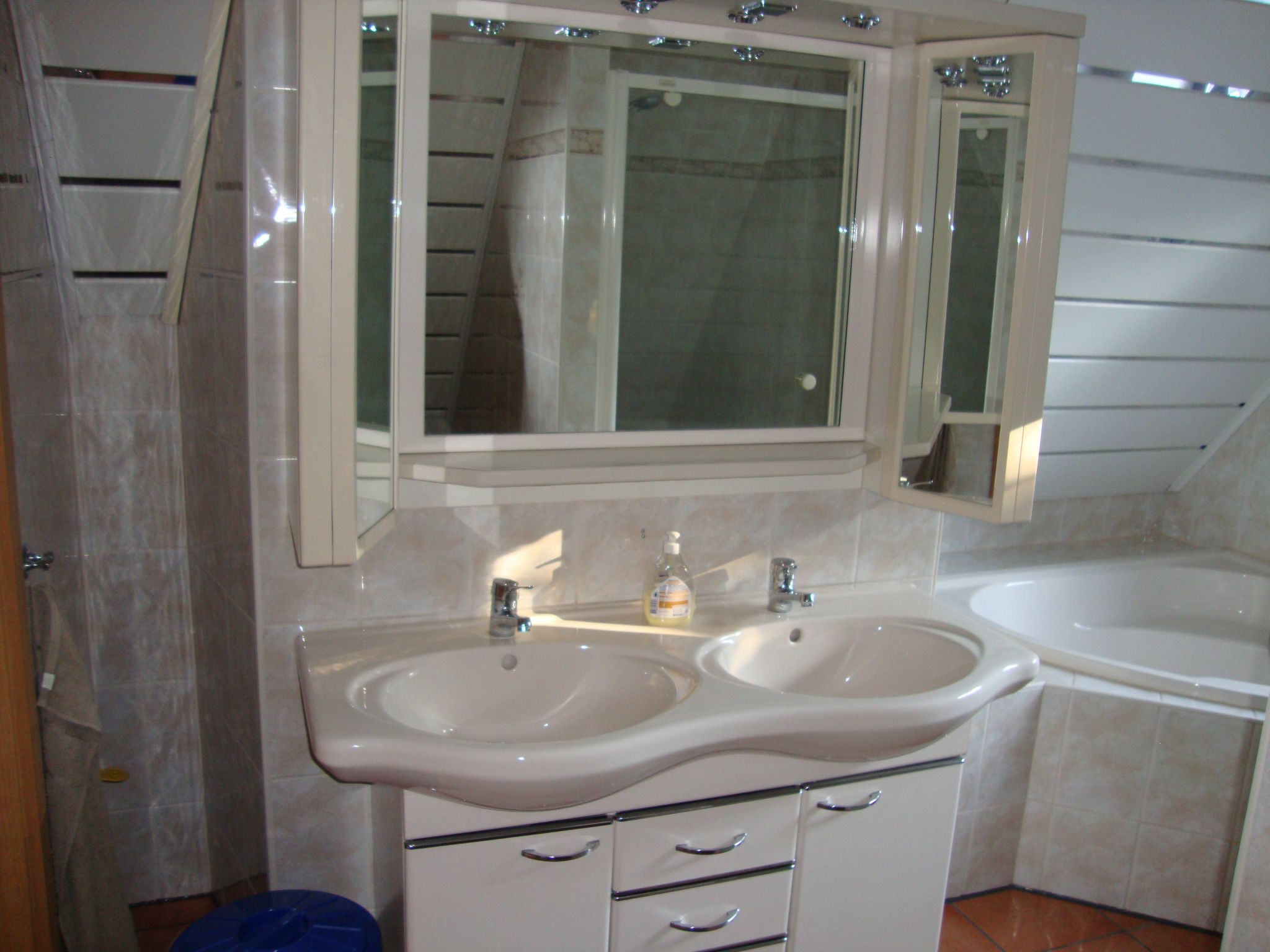 Geräumige Ferienwohnung mit Terrasse, in günstiger zentraler Lage in der Oberla-Drinnen