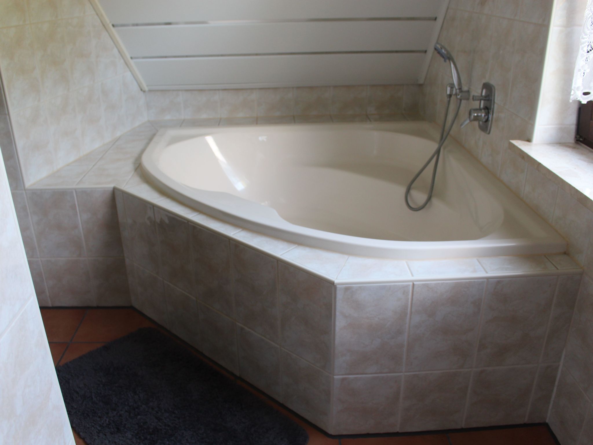 Geräumige Ferienwohnung mit Terrasse, in günstiger zentraler Lage in der Oberla-Drinnen