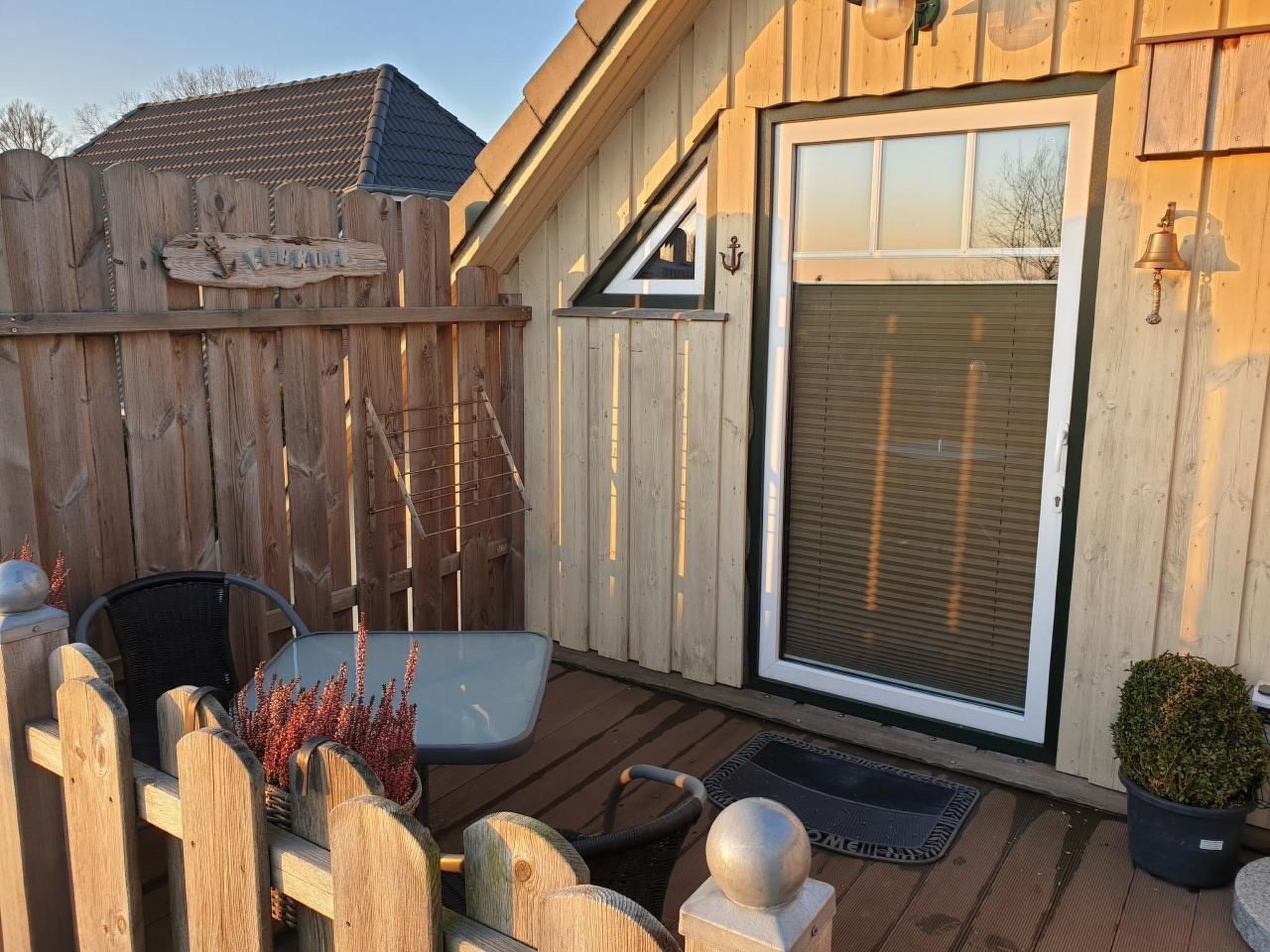 Our Elbkoje is a maritime open-plan attic flat for two people in the side extension of our Friesenhaus, situated in a quiet location in the southern part of Brunsbüttel. Enjoy the wonderful view from..