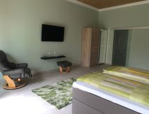 Licht studio-appartement met terras en weids uitzicht in Elskop - thumbnail 4