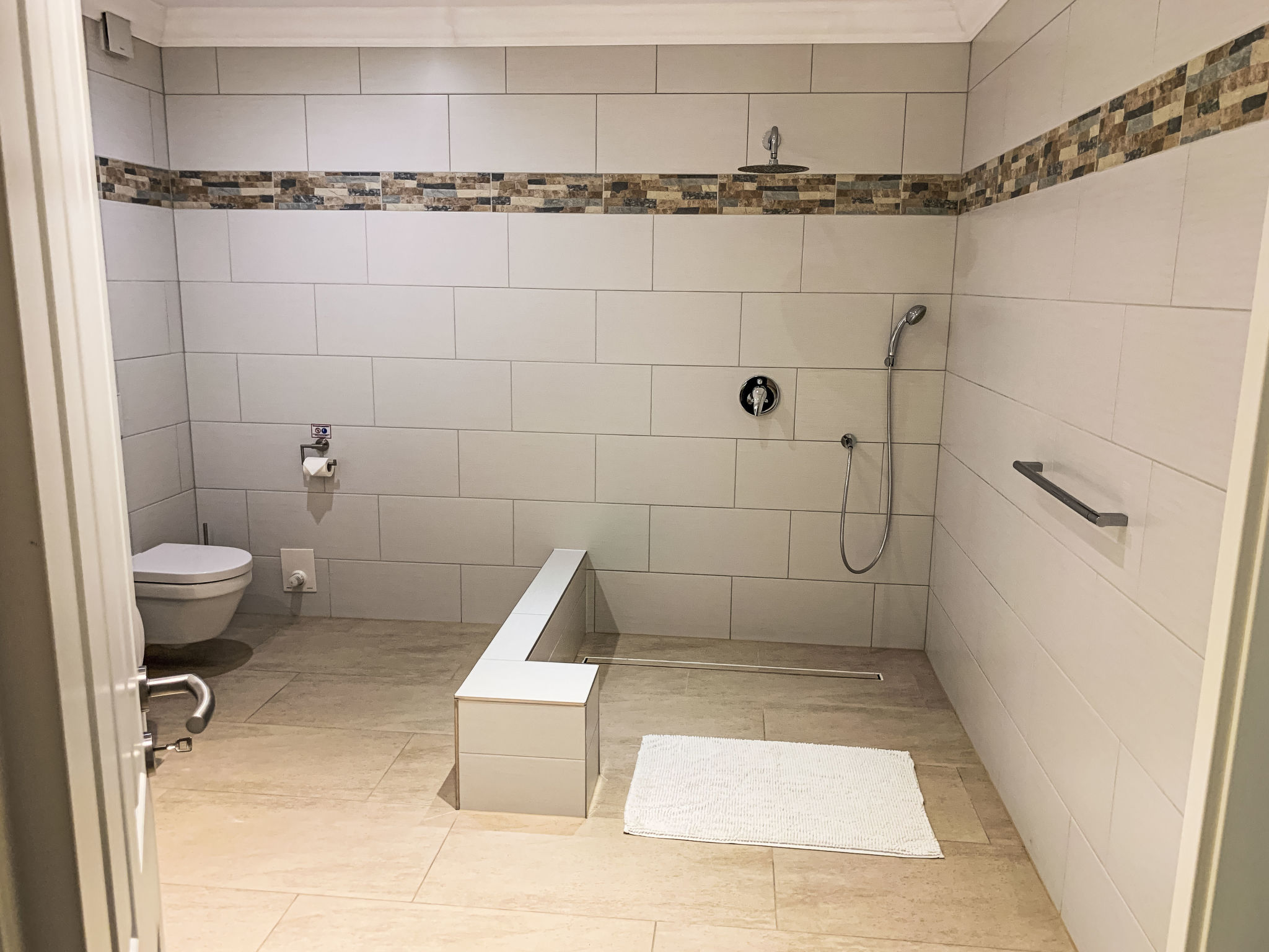 Modern eingerichtete Suite mit Terrasse - Inside