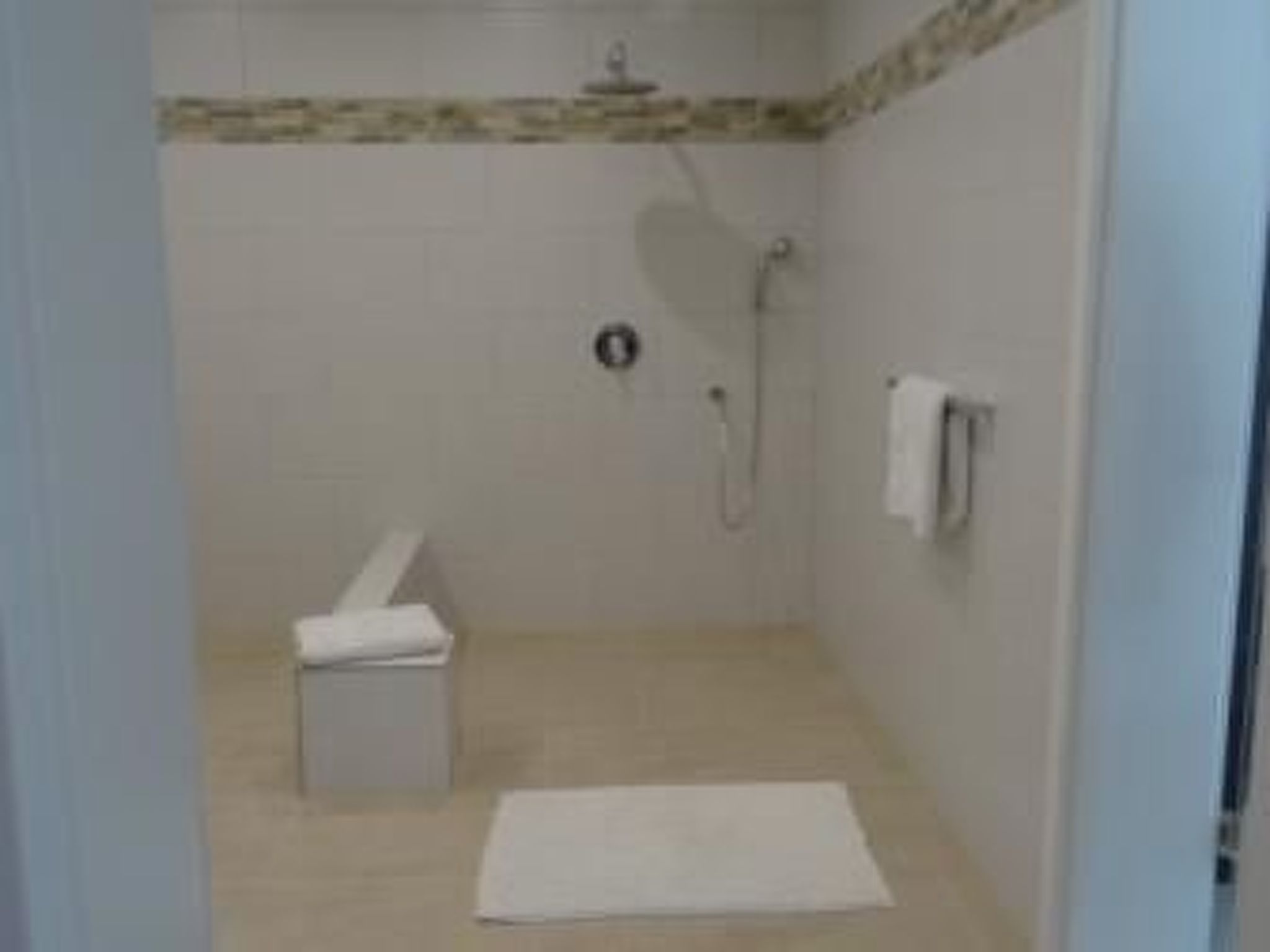 Modern eingerichtete Suite mit Terrasse-Binnen