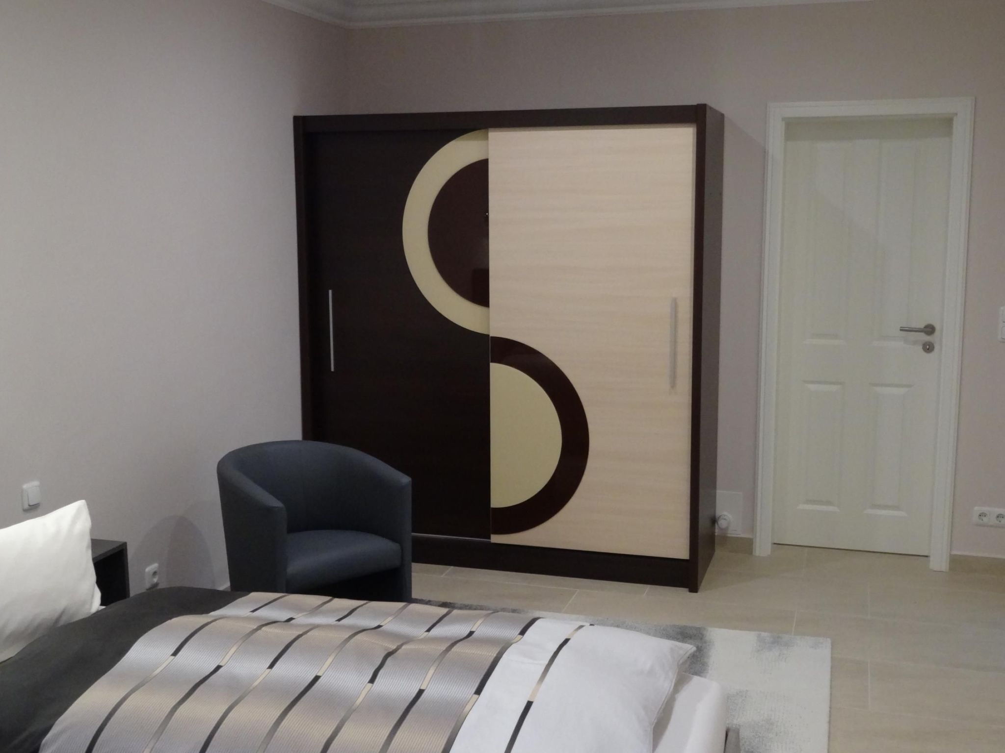 Modern eingerichtete Suite mit Terrasse-Binnen