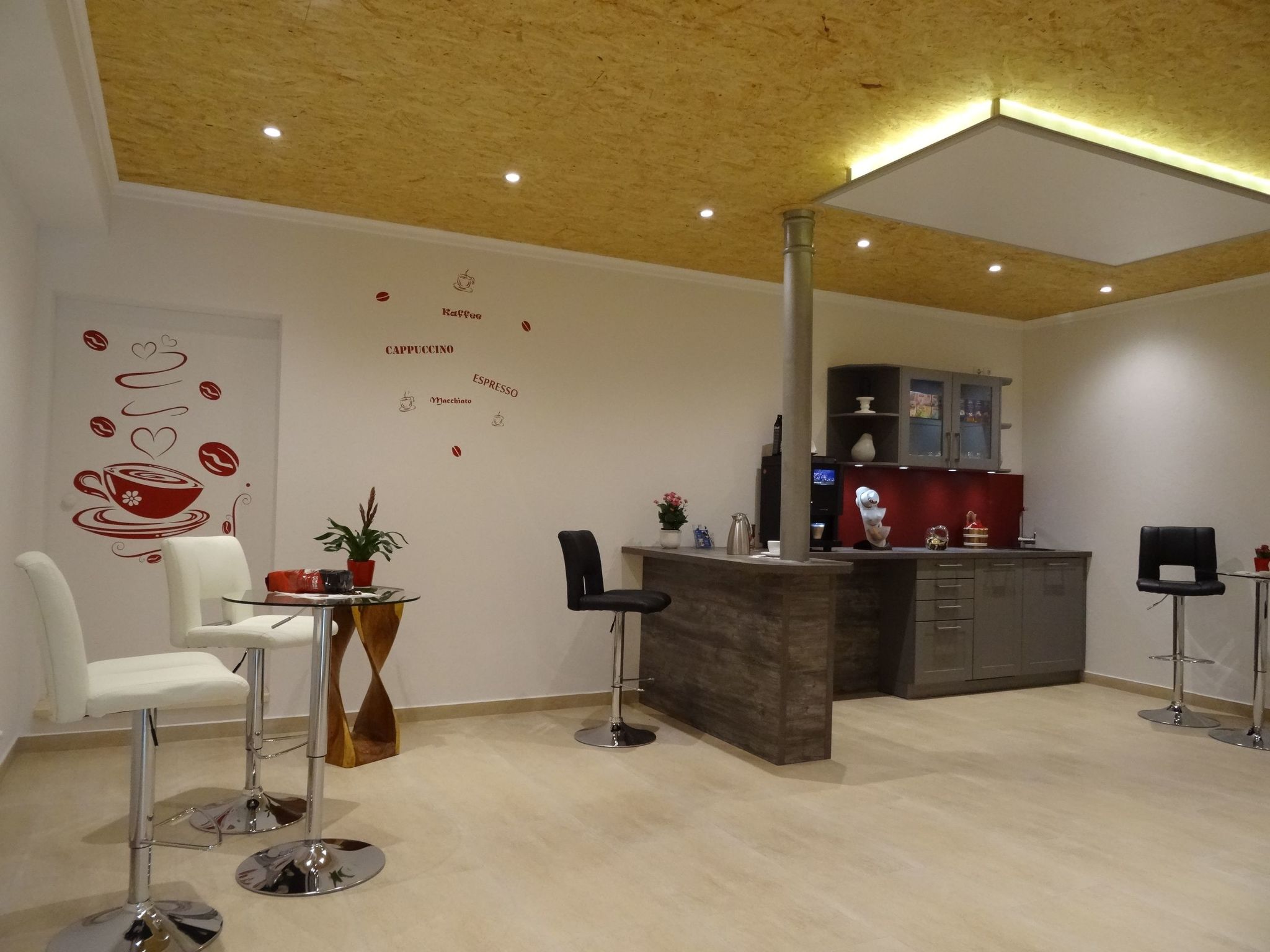 Modern eingerichtete Suite mit Terrasse-Binnen