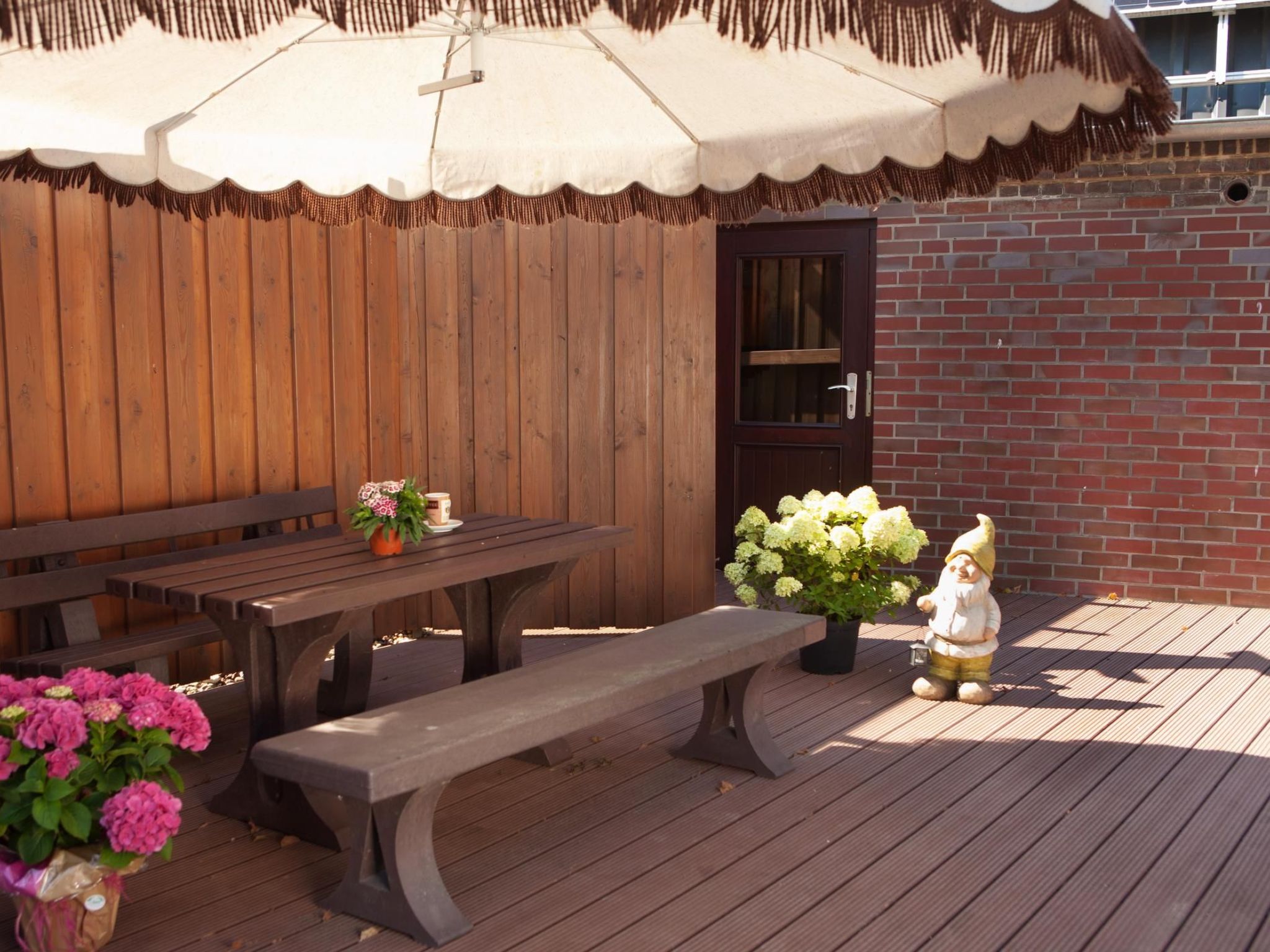 Modern eingerichtete Suite mit Terrasse-Binnen