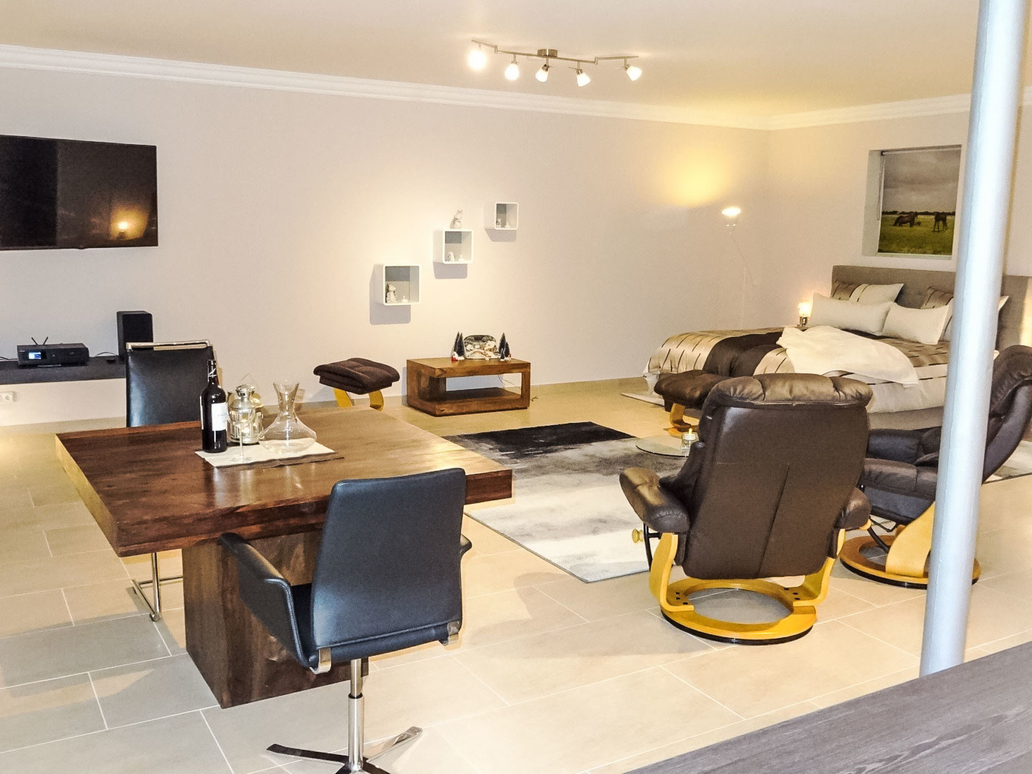 Modern eingerichtete Suite mit Terrasse - Image 3