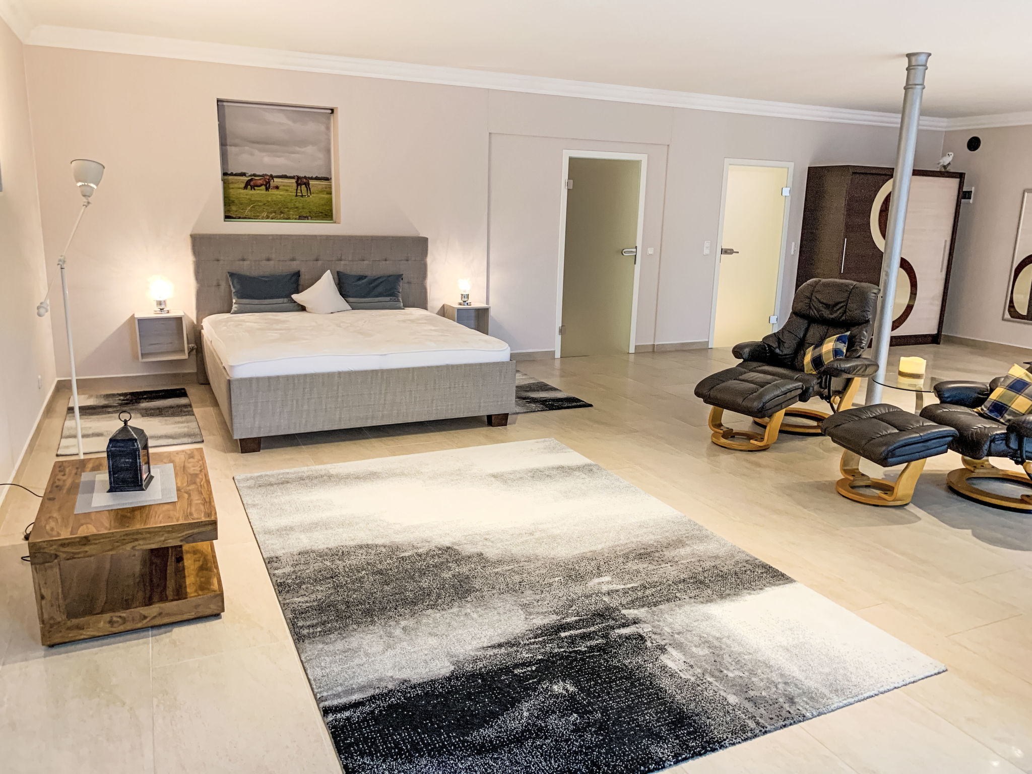 Modern eingerichtete Suite mit Terrasse - Inside