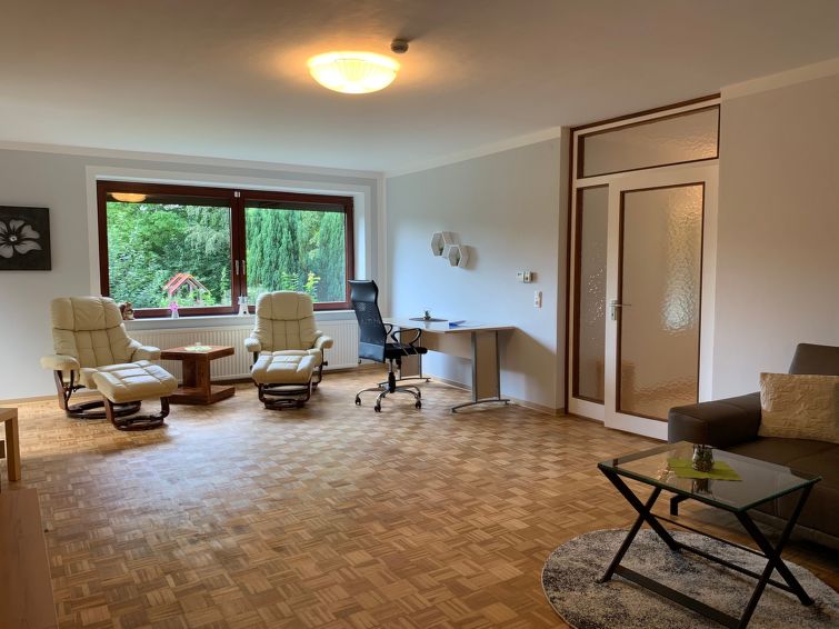 Elbe-Ferienwohnung mit Terrasse nah am Zentrum