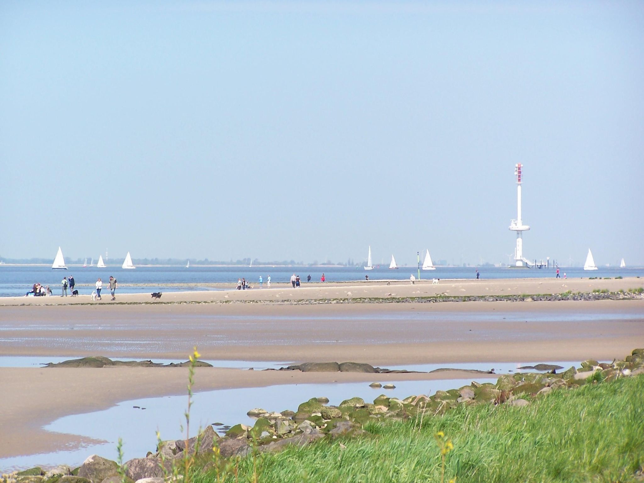 Elbe-Ferienwohnung mit Terrasse nah am Zentrum-Binnen