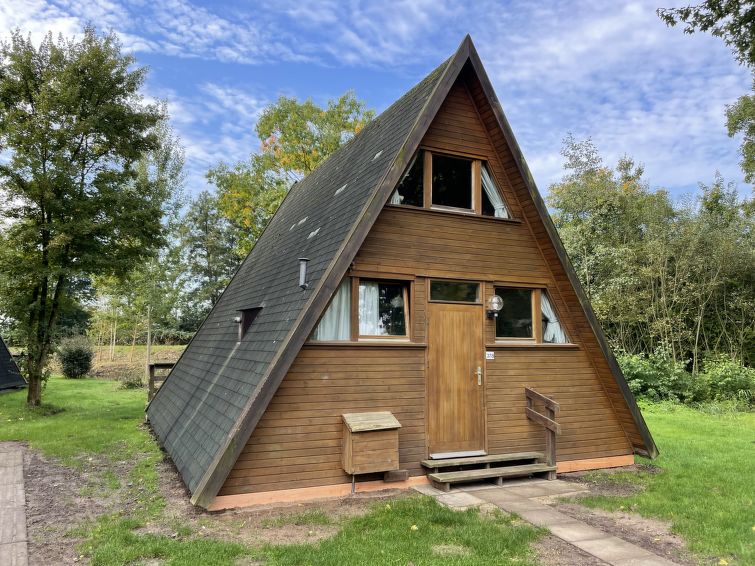 Vakantiehuis met sauna aan het meer in Hechthausen in Hechthausen