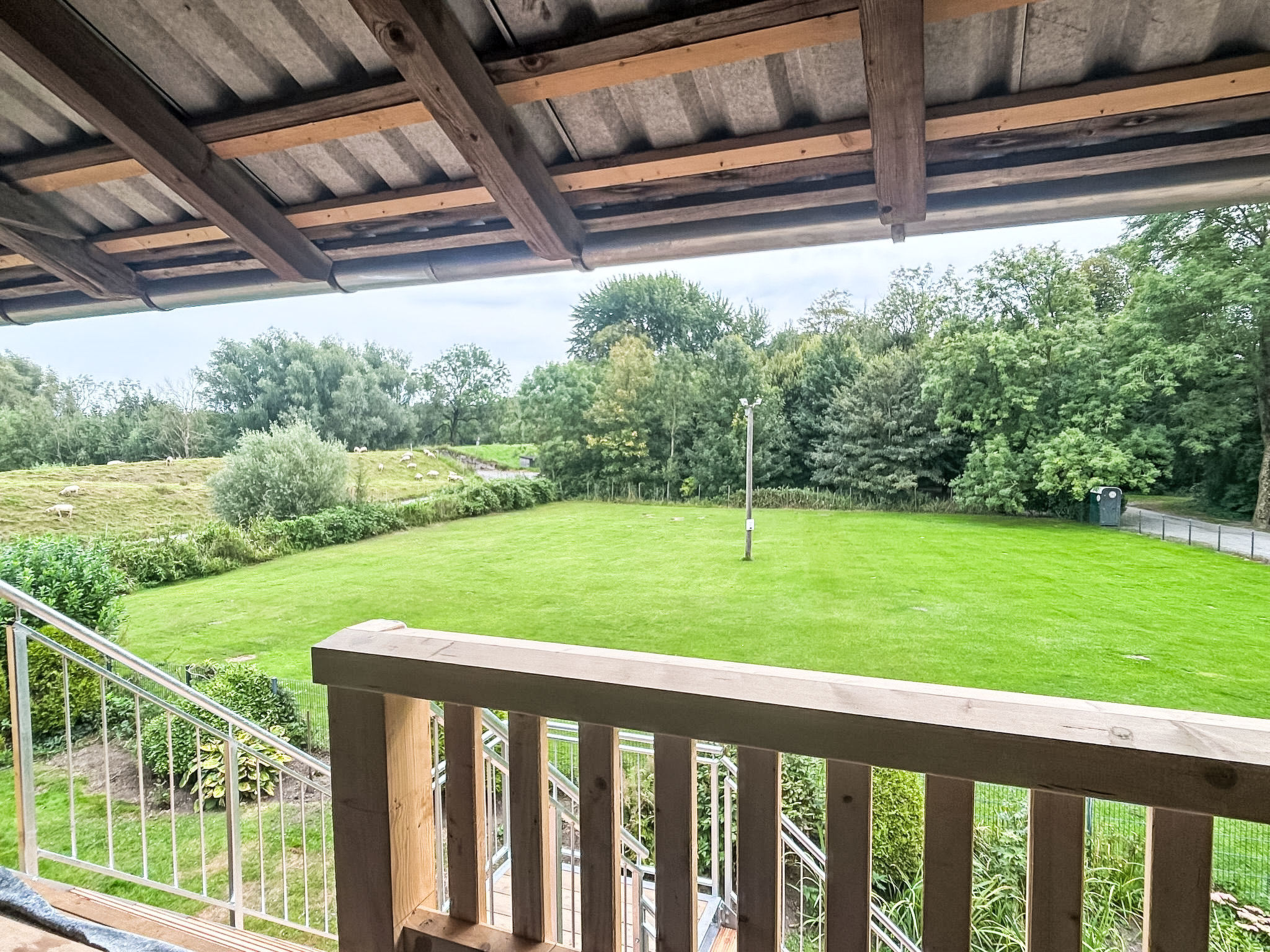 Hundegutshof - Draußen